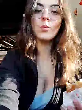 Snapshot of Alicia_Hot1 chatting on 12-12-24, 02:33 Alicia Hot1 online show from 12-12-24, 02:33