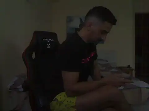 Snapshot of amydamarw chatting on 12-15-25, 06:28 amydamarw online show from 12-15-25, 06:28