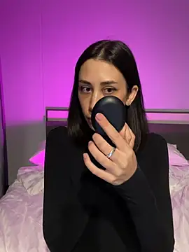 Snapshot of Sophiehii chatting on 12-14-24, 02:31 Sophiehii online show from 12-14-24, 02:31