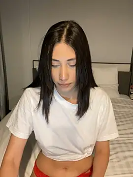 Snapshot of Sophiehii chatting on 02-17-25, 11:44 Sophiehii online show from 02-17-25, 11:44