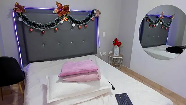 emma lye online show from 12-21-24, 03:03