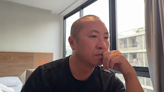 Snapshot of chih515 chatting on 04-12-26, 11:43 chih515 online show from 04-12-26, 11:43