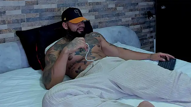 Snapshot of zaiin_diesel chatting on 02-06-25, 01:38 zaiin diesel online show from 02-06-25, 01:38