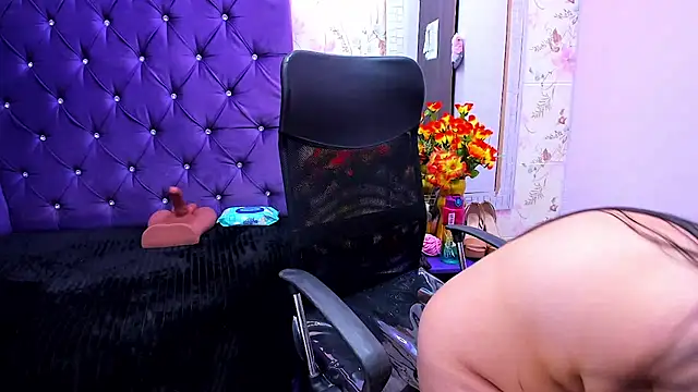 Snapshot of NaomyPrinces chatting on 06-25-26, 02:10 NaomyPrinces online show from 06-25-26, 02:10