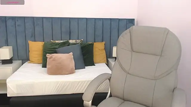 april bunnyy online show from 12-17-25, 08:04