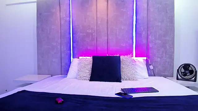 Larabrooks online show from 01-22-25, 01:53