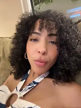 Snapshot of OSHUN_ chatting on 06-11-26, 01:49 OSHUN online show from 06-11-26, 01:49
