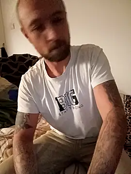 Snapshot of Diabel86 chatting on 09-17-25, 10:11 Diabel86 online show from 09-17-25, 10:11