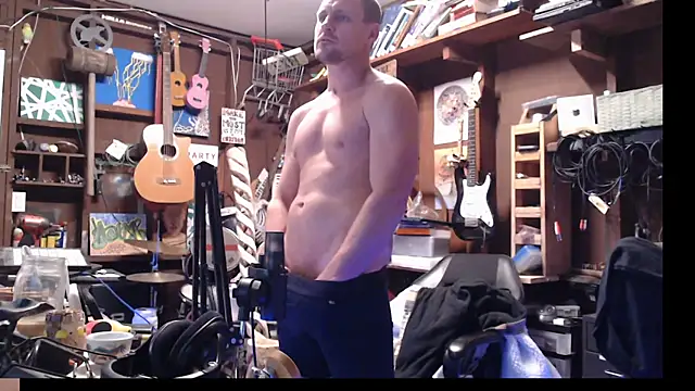 Snapshot of itsjameswebbscope chatting on 12-17-25, 12:00 itsjameswebbscope online show from 12-17-25, 12:00