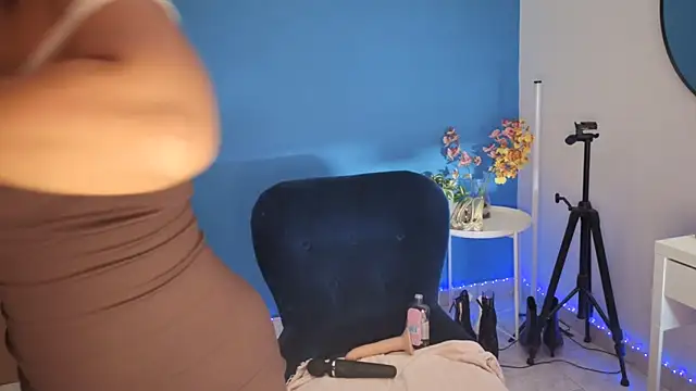 Snapshot of NaughtyMe chatting on 11-11-25, 06:24 NaughtyMe online show from 11-11-25, 06:24