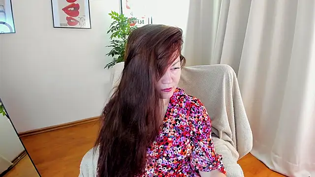 VanessaSmuth online show from 10-05-25, 01:48