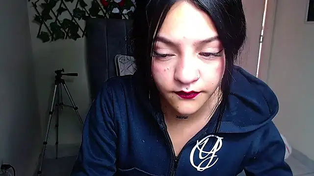Snapshot of Violettasquirt chatting on 06-10-26, 01:43 Violettasquirt online show from 06-10-26, 01:43