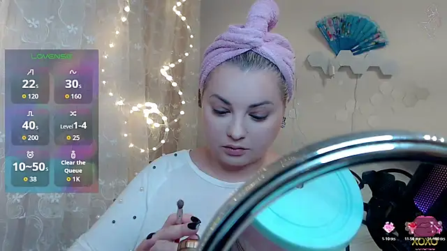 Snapshot of JewellKiss7 chatting on 11-14-25, 10:29 JewellKiss7 online show from 11-14-25, 10:29