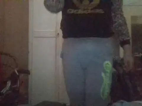 Snapshot of biuv chatting on 02-13-25, 10:23 biuv online show from 02-13-25, 10:23