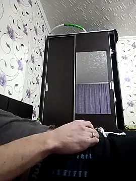 Snapshot of red_red00 chatting on 12-24-24, 04:08 red red00 online show from 12-24-24, 04:08