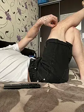 Snapshot of red_red00 chatting on 03-04-26, 09:37 red red00 online show from 03-04-26, 09:37