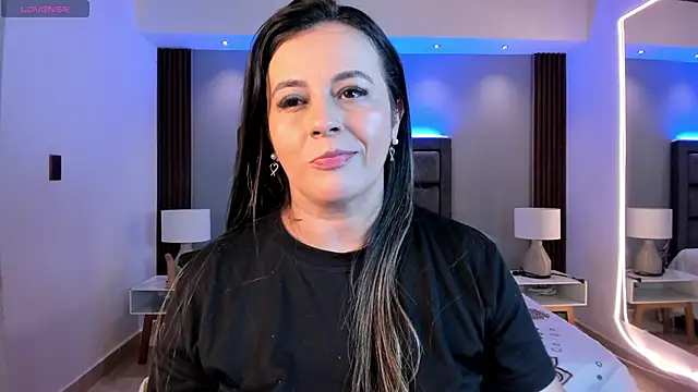 Snapshot of Susann_Ross chatting on 11-17-25, 11:38 Susann Ross online show from 11-17-25, 11:38