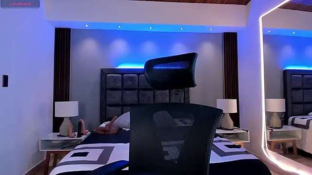 Snapshot of Susann_Ross chatting on 11-18-25, 10:41 Susann Ross online show from 11-18-25, 10:41