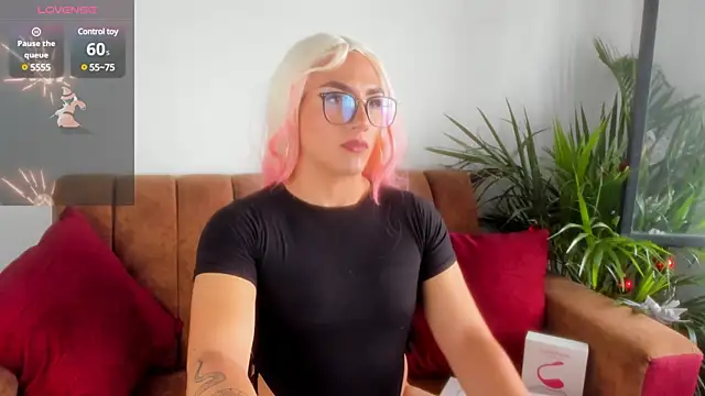 Snapshot of -Sofii_ chatting on 01-05-25, 07:49 -Sofii online show from 01-05-25, 07:49