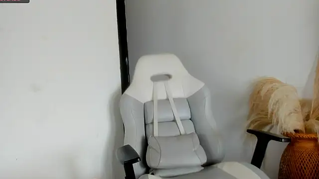 Snapshot of -Sofii_ chatting on 02-14-25, 07:12 -Sofii online show from 02-14-25, 07:12