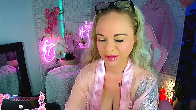 Snapshot of EllieKarrX chatting on 01-21-25, 09:25 EllieKarrX online show from 01-21-25, 09:25