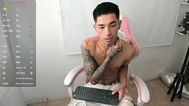 Snapshot of Damon__333 chatting on 12-24-24, 06:06 Damon 333 online show from 12-24-24, 06:06