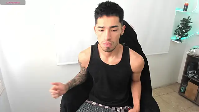 Snapshot of Damon__333 chatting on 01-06-25, 07:13 Damon 333 online show from 01-06-25, 07:13