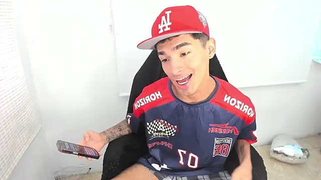 Snapshot of Damon__333 chatting on 02-14-25, 10:47 Damon 333 online show from 02-14-25, 10:47