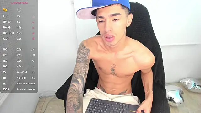 Snapshot of Damon__333 chatting on 02-27-25, 11:48 Damon 333 online show from 02-27-25, 11:48