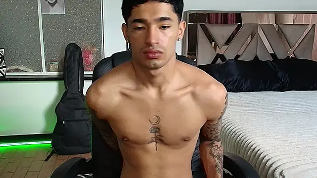 Snapshot of Damon__333 chatting on 09-22-25, 06:54 Damon 333 online show from 09-22-25, 06:54