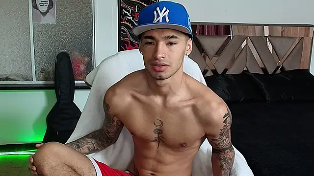 Snapshot of Damon__333 chatting on 09-30-25, 05:29 Damon 333 online show from 09-30-25, 05:29