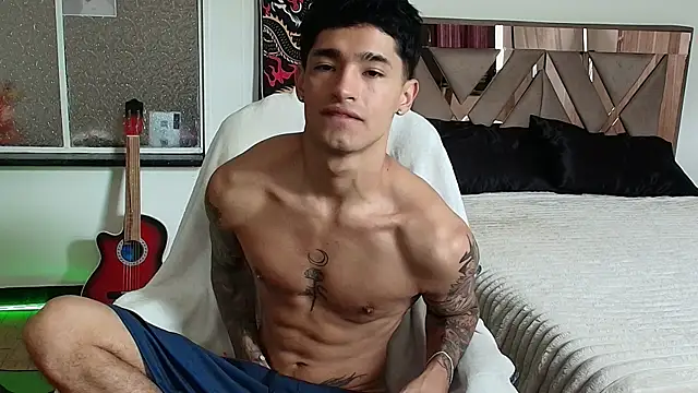 Snapshot of Damon__333 chatting on 10-06-25, 05:32 Damon 333 online show from 10-06-25, 05:32