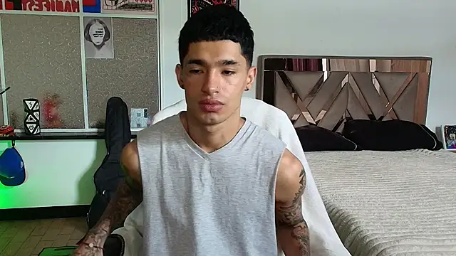 Snapshot of Damon__333 chatting on 10-15-25, 06:41 Damon 333 online show from 10-15-25, 06:41