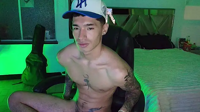 Snapshot of Damon__333 chatting on 10-16-25, 06:47 Damon 333 online show from 10-16-25, 06:47