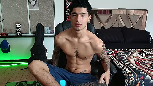 Snapshot of Damon__333 chatting on 10-21-25, 05:57 Damon 333 online show from 10-21-25, 05:57