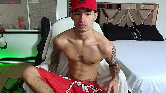 Snapshot of Damon__333 chatting on 10-30-25, 04:41 Damon 333 online show from 10-30-25, 04:41