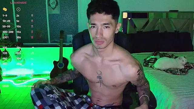 Snapshot of Damon__333 chatting on 11-08-25, 03:50 Damon 333 online show from 11-08-25, 03:50