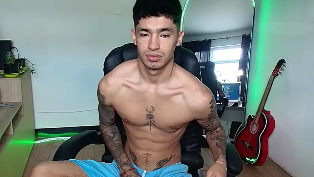 Snapshot of Damon__333 chatting on 11-18-25, 06:12 Damon 333 online show from 11-18-25, 06:12