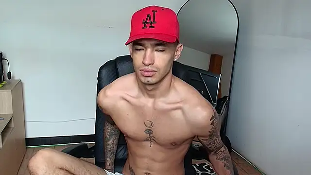 Snapshot of Damon__333 chatting on 11-27-25, 06:32 Damon 333 online show from 11-27-25, 06:32