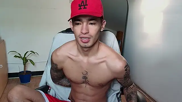 Snapshot of Damon__333 chatting on 12-14-25, 10:03 Damon 333 online show from 12-14-25, 10:03