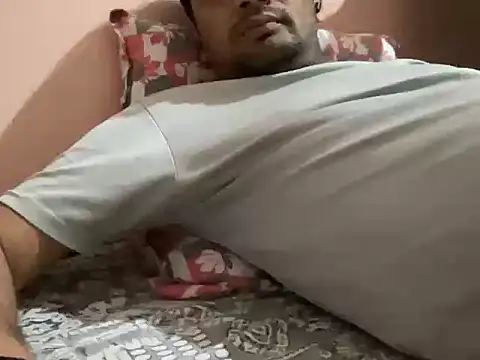 Snapshot of NiceBoy9099 chatting on 09-18-25, 04:53 NiceBoy9099 online show from 09-18-25, 04:53