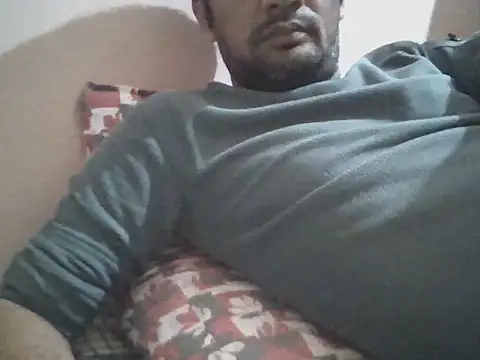 Snapshot of NiceBoy9099 chatting on 10-23-25, 05:01 NiceBoy9099 online show from 10-23-25, 05:01