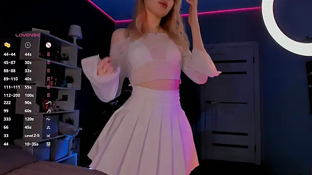 Snapshot of aneta_alisha chatting on 01-12-25, 04:31 aneta alisha online show from 01-12-25, 04:31