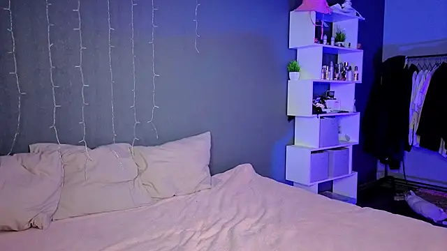 Snapshot of aneta_alisha chatting on 10-28-25, 01:36 aneta alisha online show from 10-28-25, 01:36