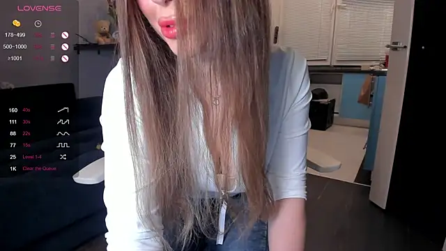 Snapshot of wwildfox chatting on 03-12-25, 07:49 wwildfox online show from 03-12-25, 07:49