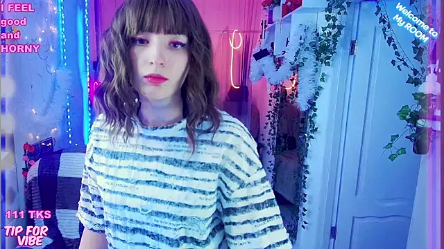 Snapshot of Toxic_Ellies chatting on 12-21-24, 01:32 Toxic Ellies online show from 12-21-24, 01:32