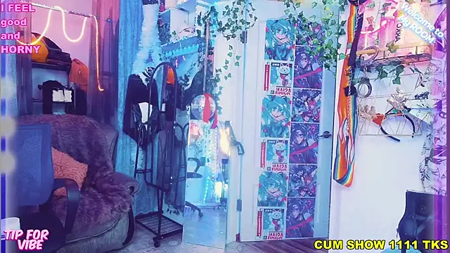 Snapshot of Toxic_Ellies chatting on 01-09-25, 01:24 Toxic Ellies online show from 01-09-25, 01:24