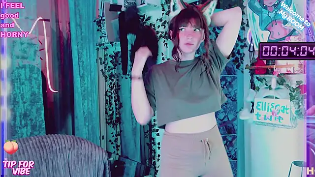 Snapshot of Toxic_Ellies chatting on 02-02-25, 05:37 Toxic Ellies online show from 02-02-25, 05:37