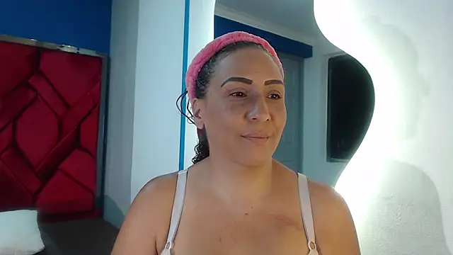 EvaMills1 online show from 01-26-25, 03:14