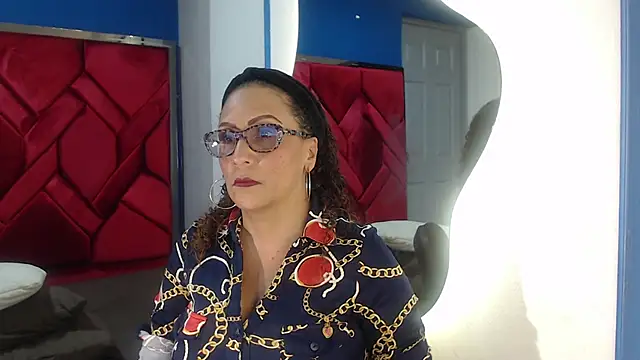 EvaMills1 online show from 01-30-25, 07:37